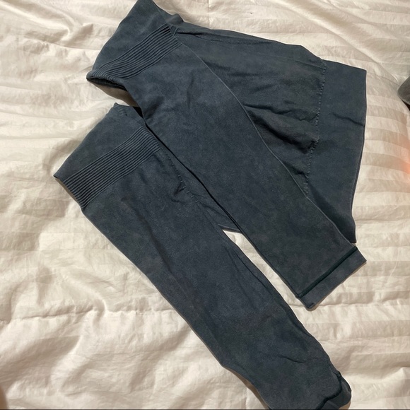 muted teal workout leggings with ribbed design - Picture 4 of 4